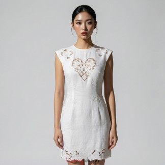 Sleeveless qipao dress with lace heart and floral hem